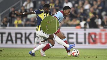 Fenerbahe'nin gol ofsayda takld! VAR incelemesi sonu vermedi