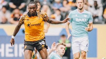 Hull City son dakikalarda 3 puan ald