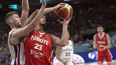 12 Dev Adam ezdi geti! EuroBasket'e galibiyetle baladk