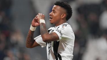 Kadro d kalmt! Keny Arroyo'dan fla paylam