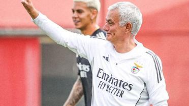 Jose Mourinho, Benfica'da galibiyetle balad