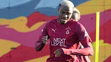 Victor Osimhen bireysel almalarn srdrd