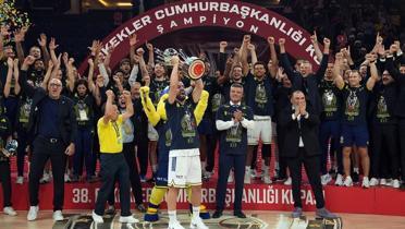 Kazanan Fenerbahe! Basketbolda 4 kupa birden