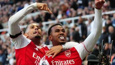 Arsenal, Newcastle United' son dakikada ykt!