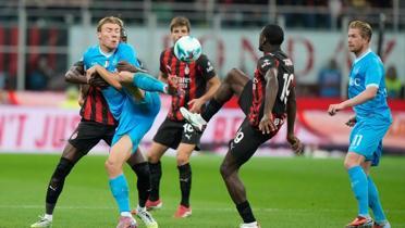 Milan, evinde Napoli'yi devirdi!