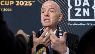 FIFA topu UEFA'ya att