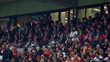 Vincenzo Montella derbiyi statta izledi!