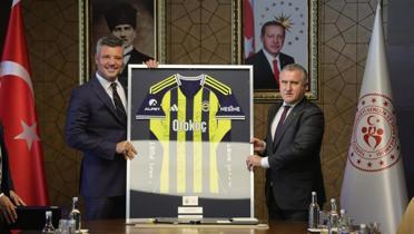 Bakan Bak, Fenerbahe ynetimiyle bir araya geldi
