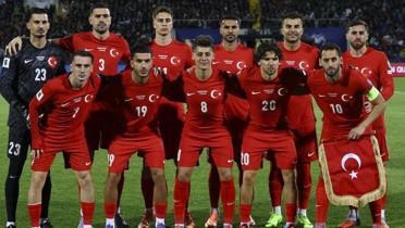 Hakan alhanolu dalya dedi! Milli formayla 100. ma