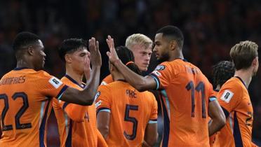 Hollanda'dan 4 goll galibiyet