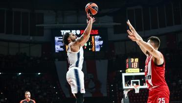 Anadolu Efes, Olympiakos deplasmanndan galip kt