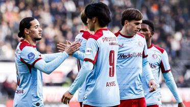 Robin van Persie'nin Feyenoord'u 7 golle kazand