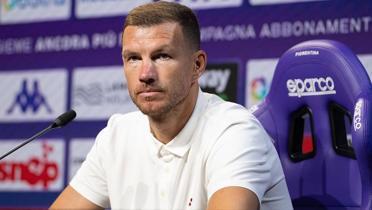 Pe pee aklamalar! Edin Dzeko hocasyla att