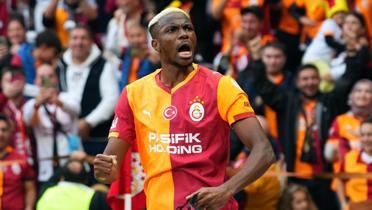 Victor Osimhen, Okan Buruk'u yakalad