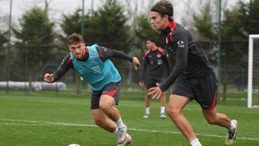 mit Milli Takm, Ukrayna ma ncesi almalarn srdrd