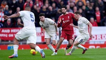 Liverpool'a bir darbe daha! Anfield'da 3 goll malubiyet
