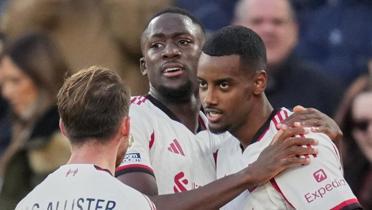 Isak perdeyi at! Liverpool, West Ham deplasmannda kazand