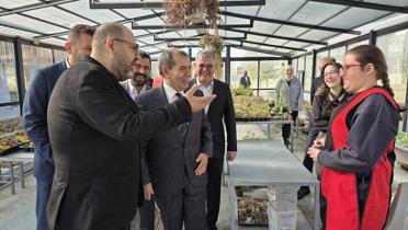 Galatasaray Bakan Dursun zbek, SOBE'yi ziyaret etti