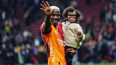 Yine Galatasaray' srtlad! Victor Osimhen durmak bilmiyor