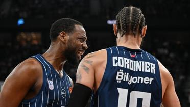 Anadolu Efes, Valencia deplasmannda