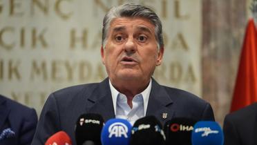 Be�ikta� Ba�kan� Serdal Adal�'dan hakem tepkisi! �Monit�rle d�d�kle durdurmaya �al���yorlar�