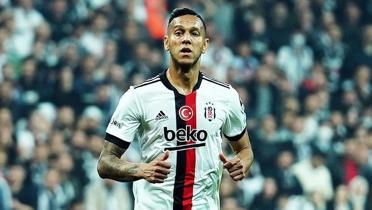 Josef de Souza'dan Be�ikta�'a derbi mesaj�: Ruhunuzu sahaya koyun