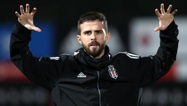 Miralem Pjan�ic ye�il sahalara veda etti