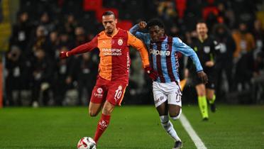 Galatasaray-Trabzonspor derbisinde trib�nler bo� kald�