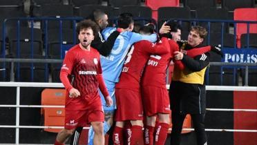 Gaziantep FK kupada 10 ki�iyle galip geldi