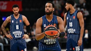 Anadolu Efes, Olympiakos'u a��rl�yor
