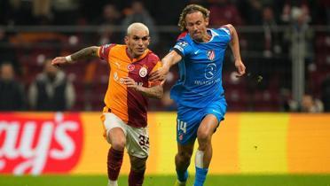 Galatasaray'da sakatl�k! Lucas Torreira devam edemedi