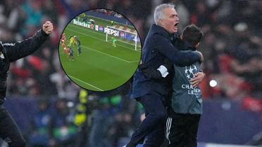 Son dakikada inan�lmaz an! Kaleci gol� att� Mourinho'yu elenmekten kurtard�
