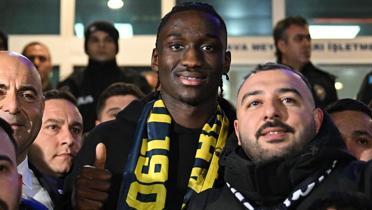 �stanbul'a geldi! Sidiki Cherif Fenerbah�e'de