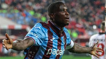 Kral yine sahnede! Trabzonspor Onuachu ile kazand�