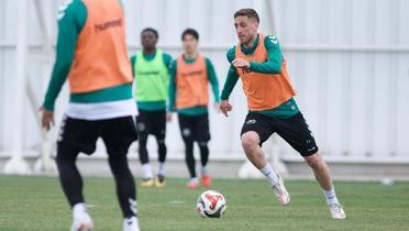 Konyaspor, Galatasaray mesaisini s�rd�r�yor