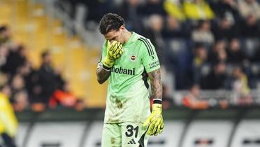 Fenerbah�e, bu sezon ilk kez sahas�nda 3 gol yedi