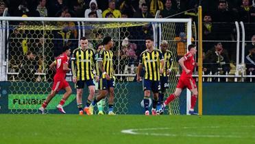 Fenerbah�e Kad�k�y'de da��ld�! Tur mucizelere kald�