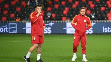 Fenerbah�e ma�� sonras� Galatasaray'�n y�ld�z isimlerinden payla��m!