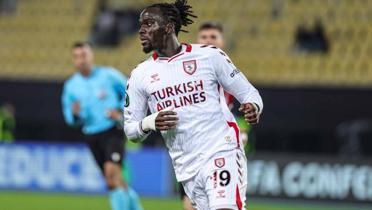 Samsunspor, Shkendija kar��s�nda tur pe�inde