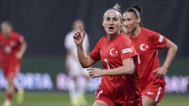 A Milli Kad�n Futbol Tak�m� elemelere galibiyetle ba�lad�