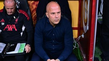 Arne Slot'tan Galatasaray itiraf�: Oynad���m hi�bir deplasmana benzemiyor