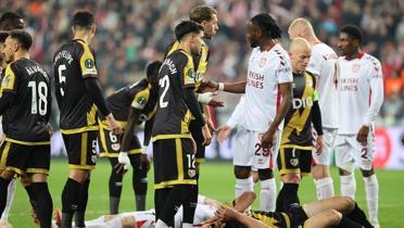 3 goll� ma�lubiyet! Samsunspor Avrupa'da turu zora soktu