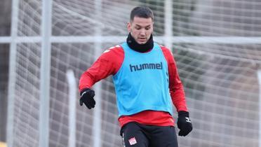 Sivasspor'a Rey Manaj'dan k�t� haber