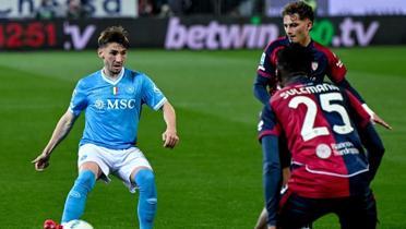 Napoli, Cagliari'yi tek golle ge�meyi ba�ard�