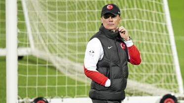 A Milli Futbol Tak�m�, Romanya ma��n�n haz�rl�klar�n� s�rd�rd�