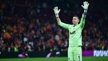 Muslera'dan T�rkiye a��klamas�! �Futbolu b�rakt���mda geri d�nece�im�