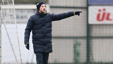 Fenerbah�e, Be�ikta� derbisine haz�rlan�yor