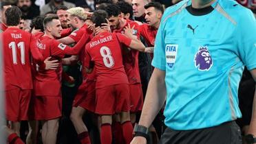 Resmen a��kland�! Kritik ma�a �ngiliz hakem