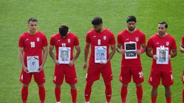 �ran Milli Tak�m�'ndan anlaml� hareket! Sava�ta hayat�n�n kaybeden �ocuklar unutulmad�