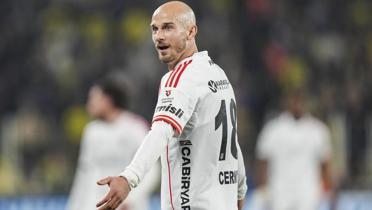 Be�ikta�l� y�ld�zdan penalt� karar�na a��r tepki